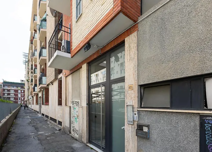 Forlanini M4 Modern Studio With Balcony